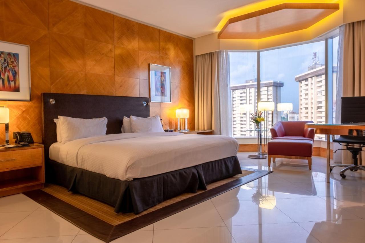 Lagos Continental Hotel Exterior foto A guest room at the hotel
