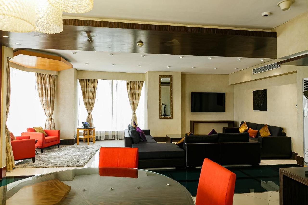 Lagos Continental Hotel Exterior foto A living room in a luxury apartment
