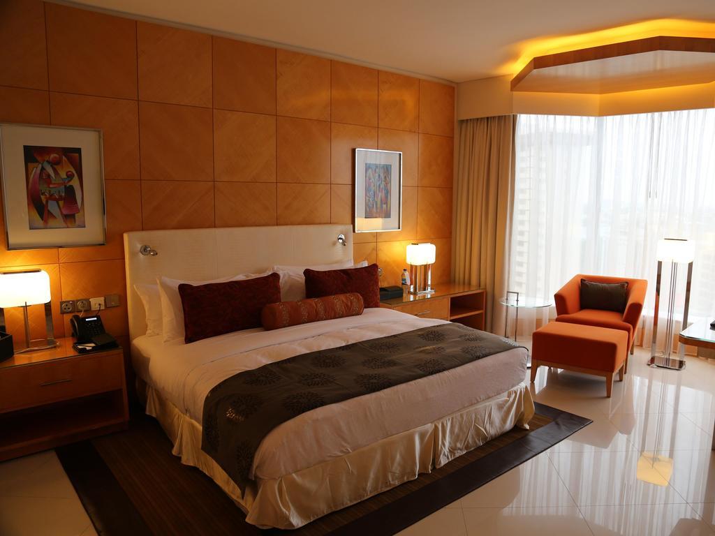 Lagos Continental Hotel Exterior foto A bedroom at the hotel