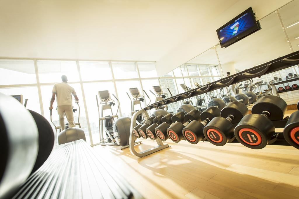 Lagos Continental Hotel Exterior foto The gym at the London Hilton on Park Street