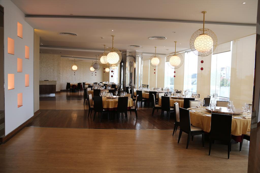 Lagos Continental Hotel Exterior foto The restaurant