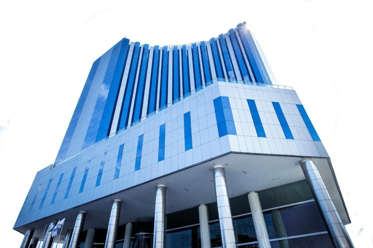 Lagos Continental Hotel Exterior foto The new building of the National University of Management